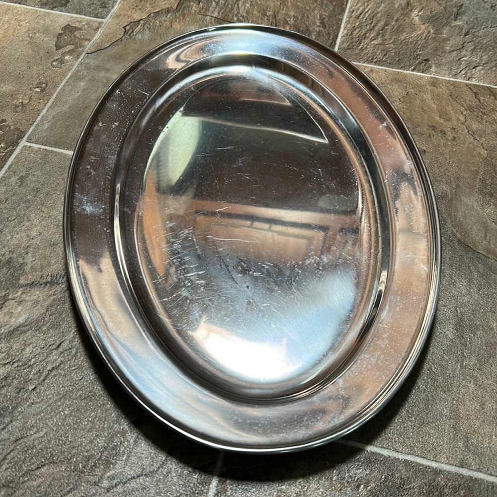 Oval metal tray